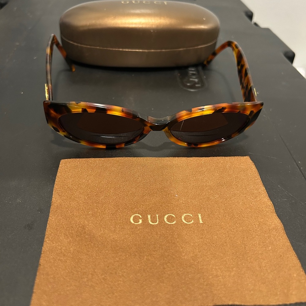 Gucci Brown Tortoiseshell Frames Oversized Design… - image 2